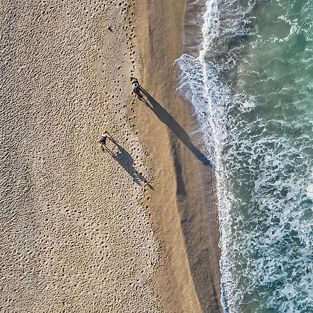 Дом отдыха Seaview Oasis With Pool & Hot Tub Merchia Beach