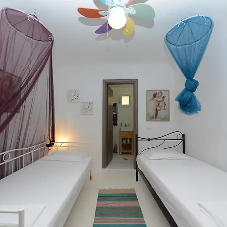 Vakantiehuis Seaview Oasis With Pool & Hot Tub Merchia Beach